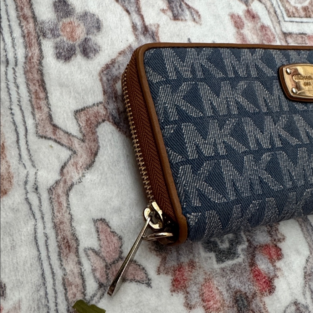 Michael Kors Blue and Tan Logo Wallet - Picture 6 of 14
